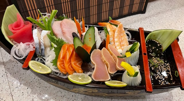 (20pc) Deluxe Sashimi.