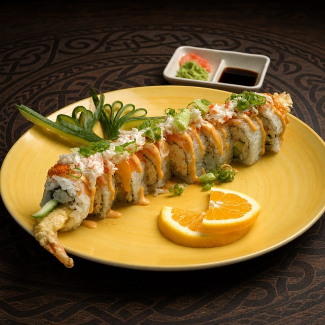 Spicy Salmon Roll (8pc).